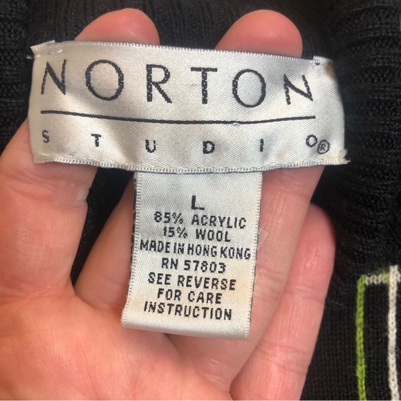 Norton Studio Turtleneck Sweater with Grid Pattern on Front. Size L - Picture 3 of 6